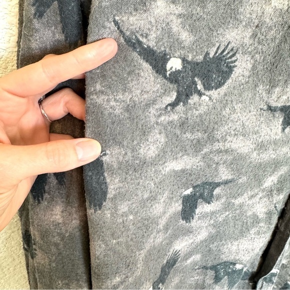 VTG Woolrich Men's XL Eagle Novelty Print Button Down Grey Gorpcore 90's Camp - Picture 8 of 11